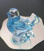 Beeldje in  blauw glas en bloem in wit glas, Ophalen