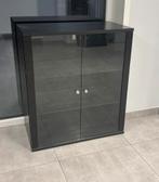 2 zwarte kastsn met glas, Ophalen