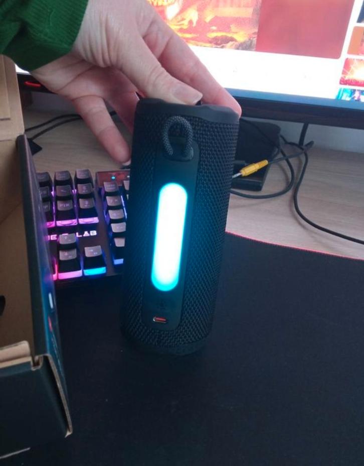 Enceinte JBL grip, TV, Hi-fi & Vidéo, Enceintes, Comme neuf, Haut-parleur central, JBL, Enlèvement ou Envoi