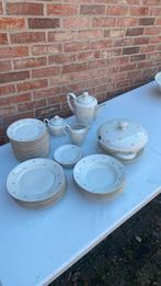 Servies met bloemetjes, Ophalen