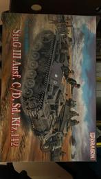 Dragon StuG III Ausf C/D 1/35, Hobby & Loisirs créatifs, Modélisme | Voitures & Véhicules, Comme neuf
