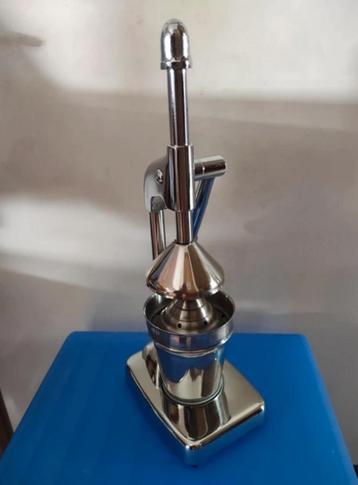 Retro stijl metalen handmatige sapcentrifuge beschikbaar voor biedingen