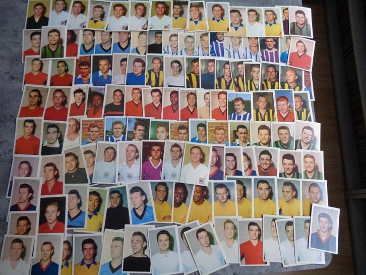 MAPLE LEAF CHEWING GUM VOETBAL KAARTEN ANNO 1963  122x, Hobby en Vrije tijd, Stickers en Plaatjes, Ophalen of Verzenden