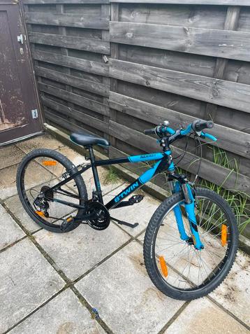 Jongens fiets beschikbaar voor biedingen