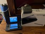Nitendo DS Lite, Games en Spelcomputers, Spelcomputers | Nintendo DS, Ophalen, Zwart, Zo goed als nieuw, Met beschermhoes of tas