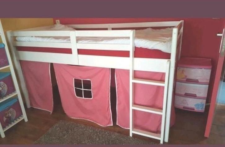 Half hoogslaper wit met lattenbodem en matras, Kinderen en Baby's, Kinderkamer | Stapelbedden en Hoogslapers, Zo goed als nieuw