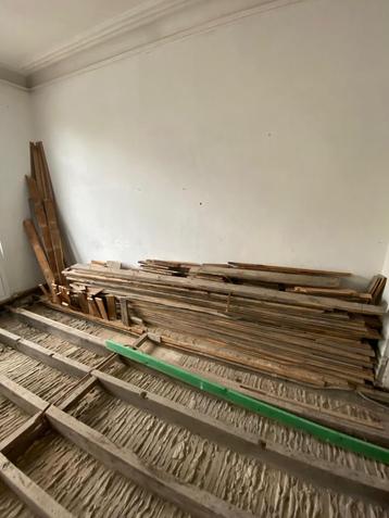 Massief grenen planken beschikbaar voor biedingen