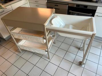 Baby Verzorgingstafel inclusief badje beschikbaar voor biedingen
