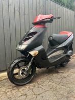 Aprilia sr 50 cc b klasse, Fietsen en Brommers, Scooters | Aprilia, Ophalen of Verzenden, Zo goed als nieuw, SR 50
