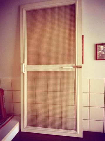 MOUSTIQUAIRE EN BOIS beschikbaar voor biedingen