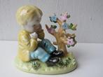 Figurine en porcelaine Oftriart vintage surprise petit garço, Enlèvement ou Envoi