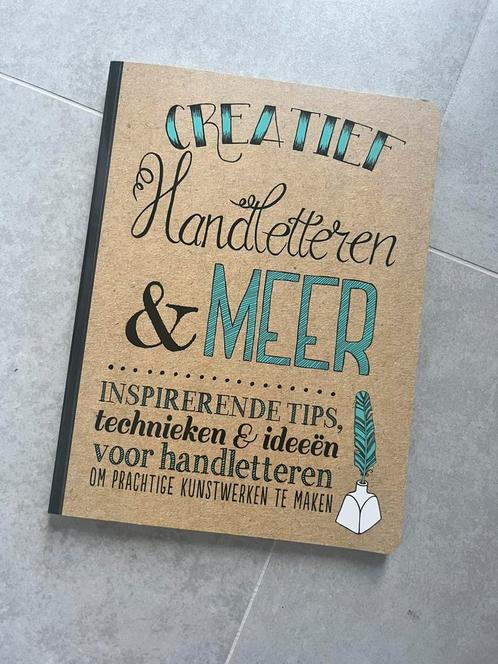 Creatief handletteren - praktisch boek/ Kalligrafie, Boeken, Overige Boeken, Zo goed als nieuw, Ophalen