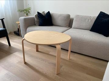Table basse IKEA Svalta beschikbaar voor biedingen