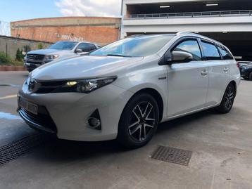 Toyota auris 1.8 hybride 73kw _ 1ère propriétaire _ toit pan beschikbaar voor biedingen