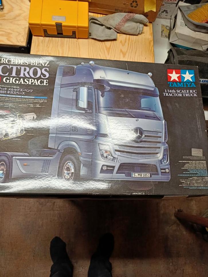 Camion rc actros à assemblée., Hobby & Loisirs créatifs, Modélisme | Voitures & Véhicules, Camion, Enlèvement