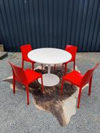 Ronde tafel Knoll style,105 diameter 4 Italiaanse stoelen, Ophalen, Zo goed als nieuw