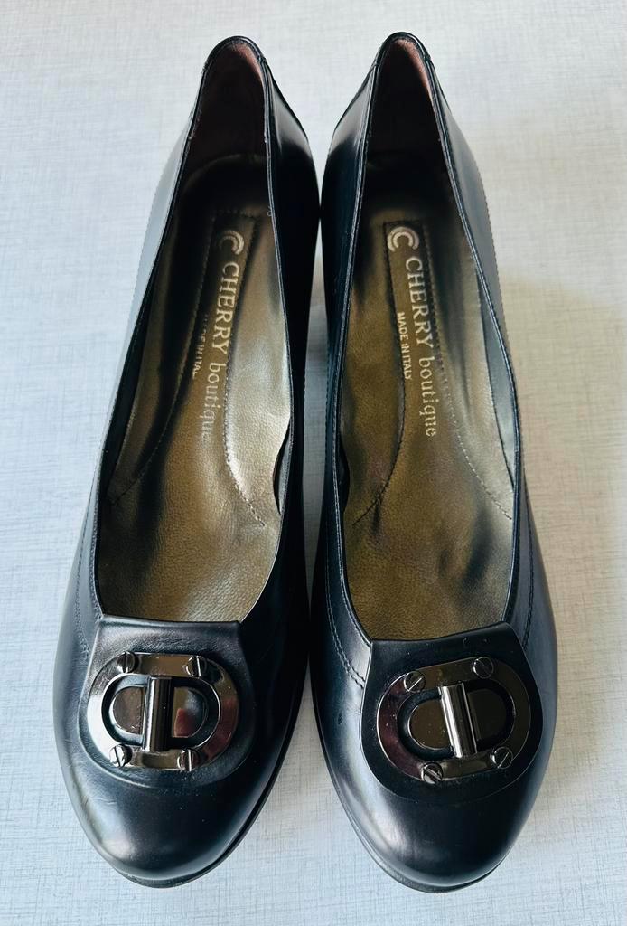 Chaussures cuir dame pointure 39-40, Vêtements | Femmes, Chaussures, Comme neuf, Ballerines, Noir, Enlèvement