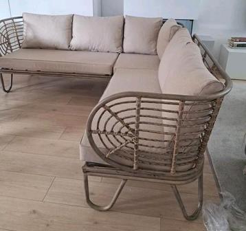 Tuinset + tafel  tuinloungevterras overkapping zetel bank  beschikbaar voor biedingen