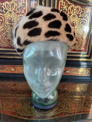 Vintage hoedje in origineel bont (luipaard), met fluweel