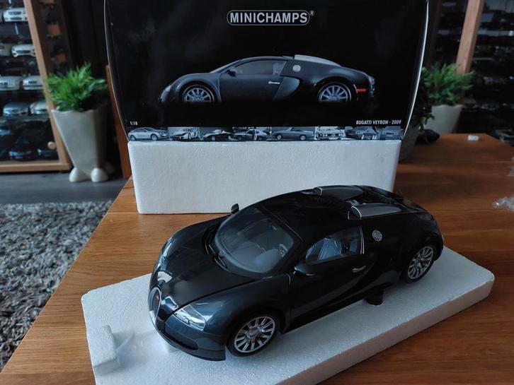 Minichamps 1/18 Bugatti Veyron 2009 Noir - Gris métallisé, Hobby & Loisirs créatifs, Voitures miniatures | 1:18, Comme neuf, Voiture