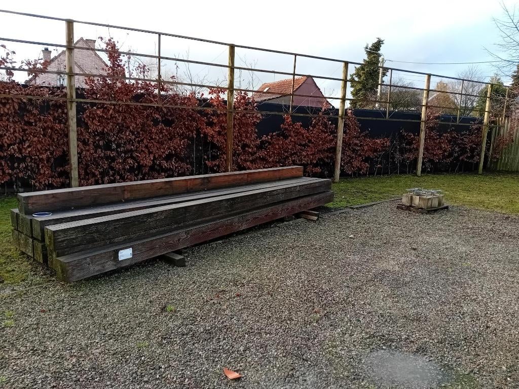 12 poutres en douglas 20 x 20 x 5 meter, Jardin & Terrasse, Poteaux, Poutres & Planches, Comme neuf, Poutres, 250 cm ou plus, Enlèvement