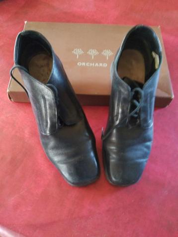 Chaussures noires en cuir vachette. Point. 40, Comme neuf, Enlèvement, Orchard, Chaussures basses