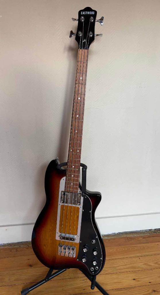 Eastwood Magnum Bass, Muziek en Instrumenten, Snaarinstrumenten | Gitaren | Bas, Zo goed als nieuw, Elektrisch, Ophalen