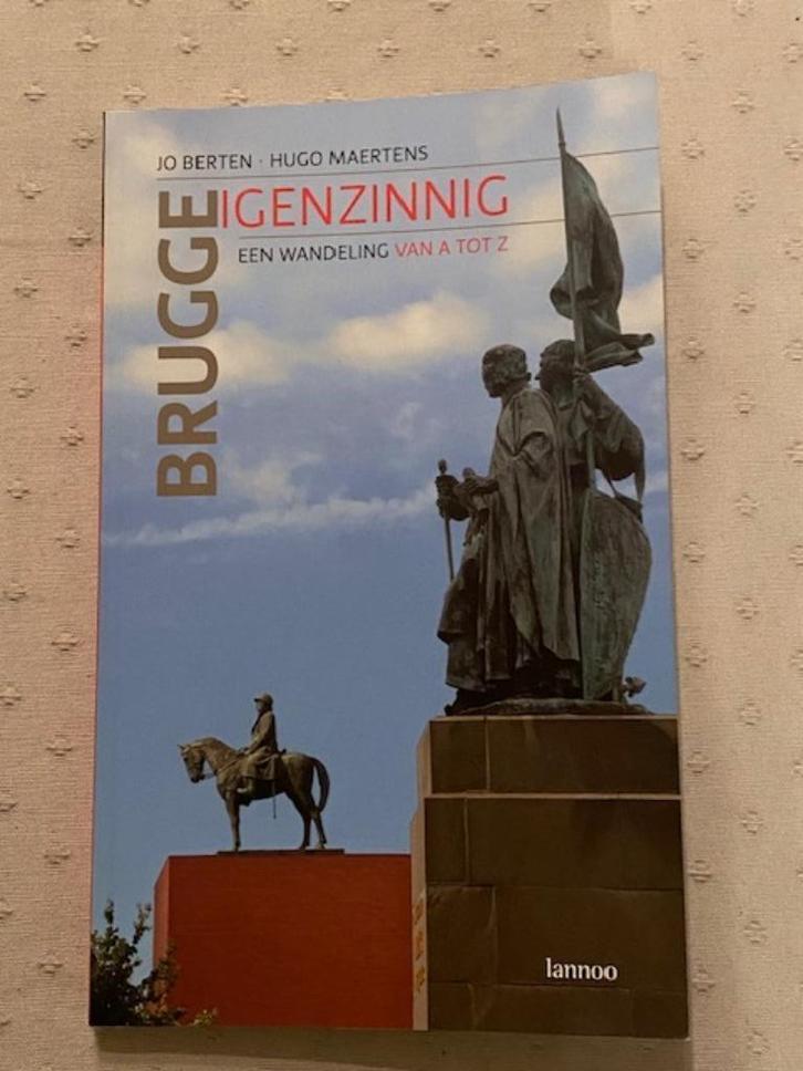 Brugge Eigenzinnig wandeling  A tot Z ( Berten / Maertens ), Boeken, Reisgidsen, Zo goed als nieuw, Ophalen of Verzenden