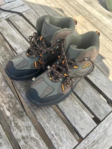Chaussures de marche neuves taille 39 beschikbaar voor biedingen