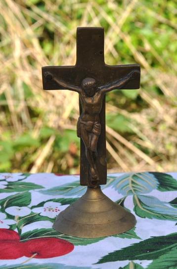 crucifix a poser en cuivre 