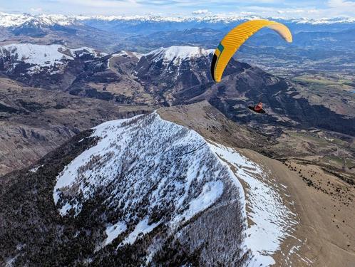 Niviuk Artik6 21 (58-75 kg), achat 02-22, 60 heures de vol, Sports & Fitness, Vol à voile & Parapente, Utilisé, Écran, Enlèvement ou Envoi