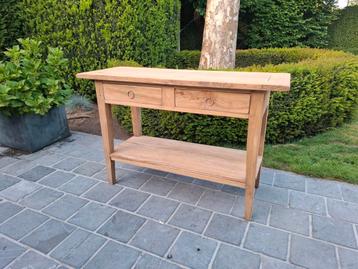 Sidetable uit massieve teak. Geluchtgomd.  beschikbaar voor biedingen