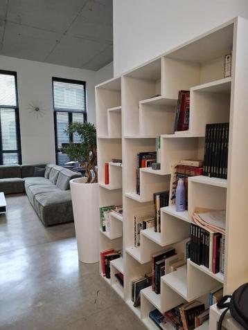 Boekenkast in twee delen (106 cm hoog) beschikbaar voor biedingen