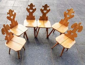 Set van 6 vintage houten Tiroler stoelen beschikbaar voor biedingen