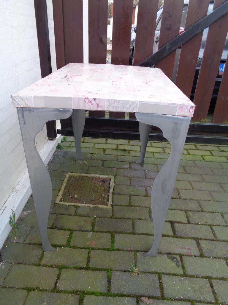 Table en fer 90 x 60 x 74 cm, Artistiek, Enlèvement, Utilisé, Métal ou Aluminium