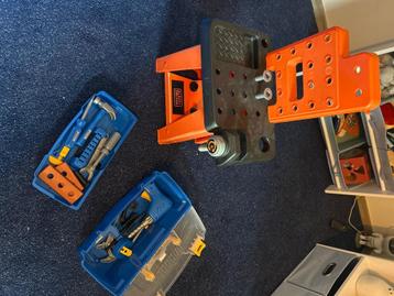 Speelgoed werktafel beschikbaar voor biedingen