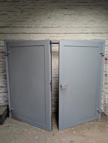 Dubbele buitendeur aluminium beschikbaar voor biedingen