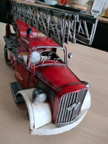 Brandweerwagen metaal OUDER model schaalmodel