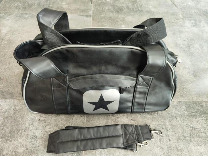 Converse Sport-/Reistas – Zo Goed Als Nieuw!, Handtassen en Accessoires, Tassen | Damestassen, Zo goed als nieuw, Handtas, Zwart