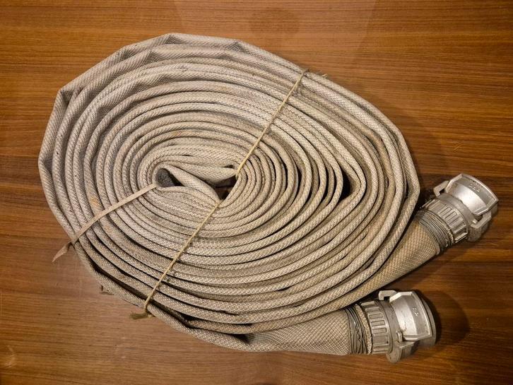 Vintage brandweerslang – 20 meter – canvas met aluminium kop, Hobby en Vrije tijd, Overige Hobby en Vrije tijd, Zo goed als nieuw