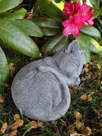 Decoratie poes , beton beschikbaar voor biedingen