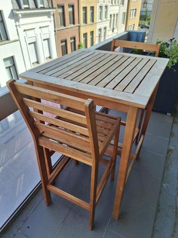 High 2 seating outside table and chairs beschikbaar voor biedingen