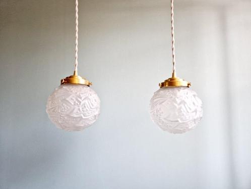 Paar Art Deco kroonluchters in gesatineerd glas, 1920-30, Antiek en Kunst, Antiek | Verlichting, Ophalen of Verzenden