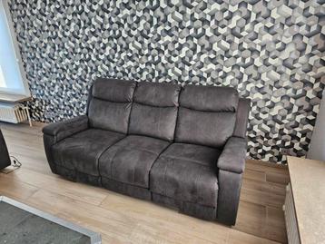 Prachtige 3zit en 2zit met 4 electrische relaxen en 4 usb  beschikbaar voor biedingen
