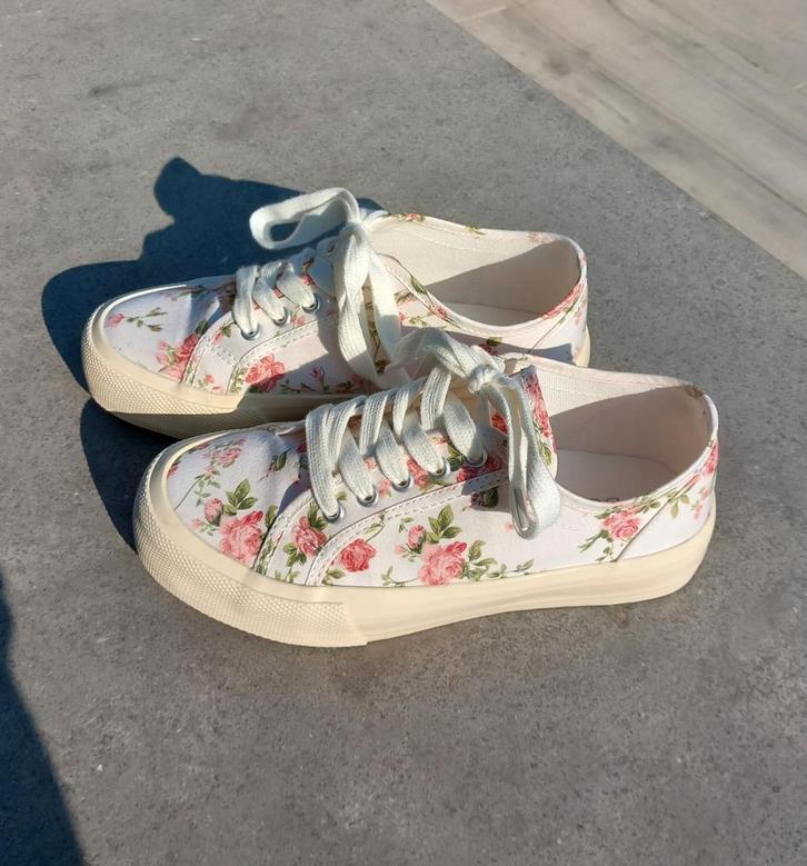 Sneakers blanches à fleurs rose (37/38) - Bodyflirt, Kleding | Dames, Schoenen, Gedragen, Roze, Ophalen of Verzenden