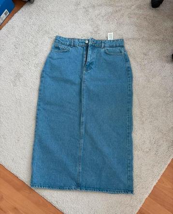 Blauwe denim rok beschikbaar voor biedingen
