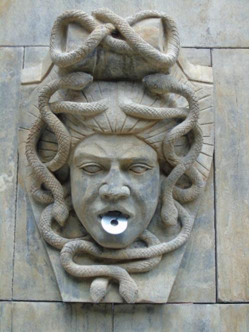 Medusa fontein met waterstraal, antieke blauwe steen, Tuin en Terras, Waterpartijen en Fonteinen, Nieuw, Fontein, Hardsteen, Ophalen