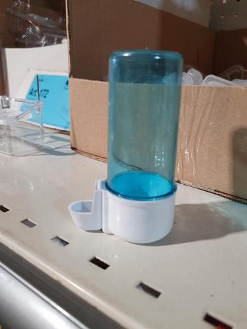 Drinkfontein blauw lage voet 80cc  ( Championfontein nr 1 ) beschikbaar voor biedingen