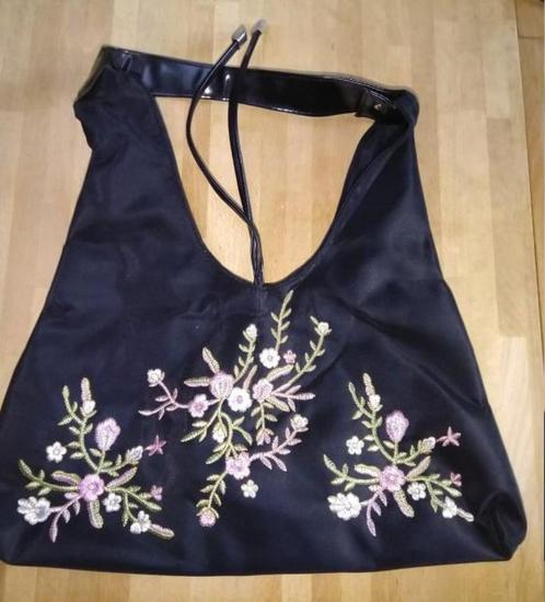Dameshandtas met gestikt motief, Handtassen en Accessoires, Tassen | Damestassen, Zo goed als nieuw, Shopper, Zwart, Ophalen of Verzenden