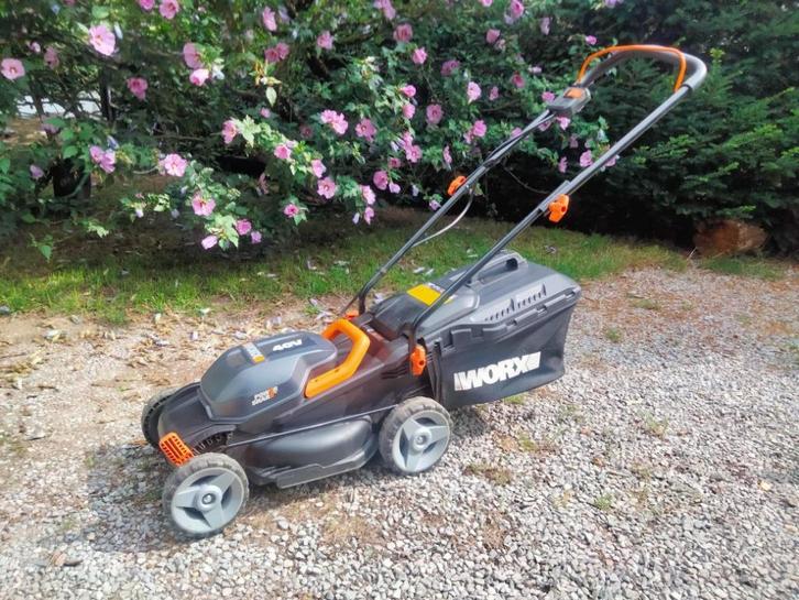 Worx WG779E batterij grasmaaier, Tuin en Terras, Grasmaaiers, Zo goed als nieuw, Accu-grasmaaier, Opvangbak, Ophalen